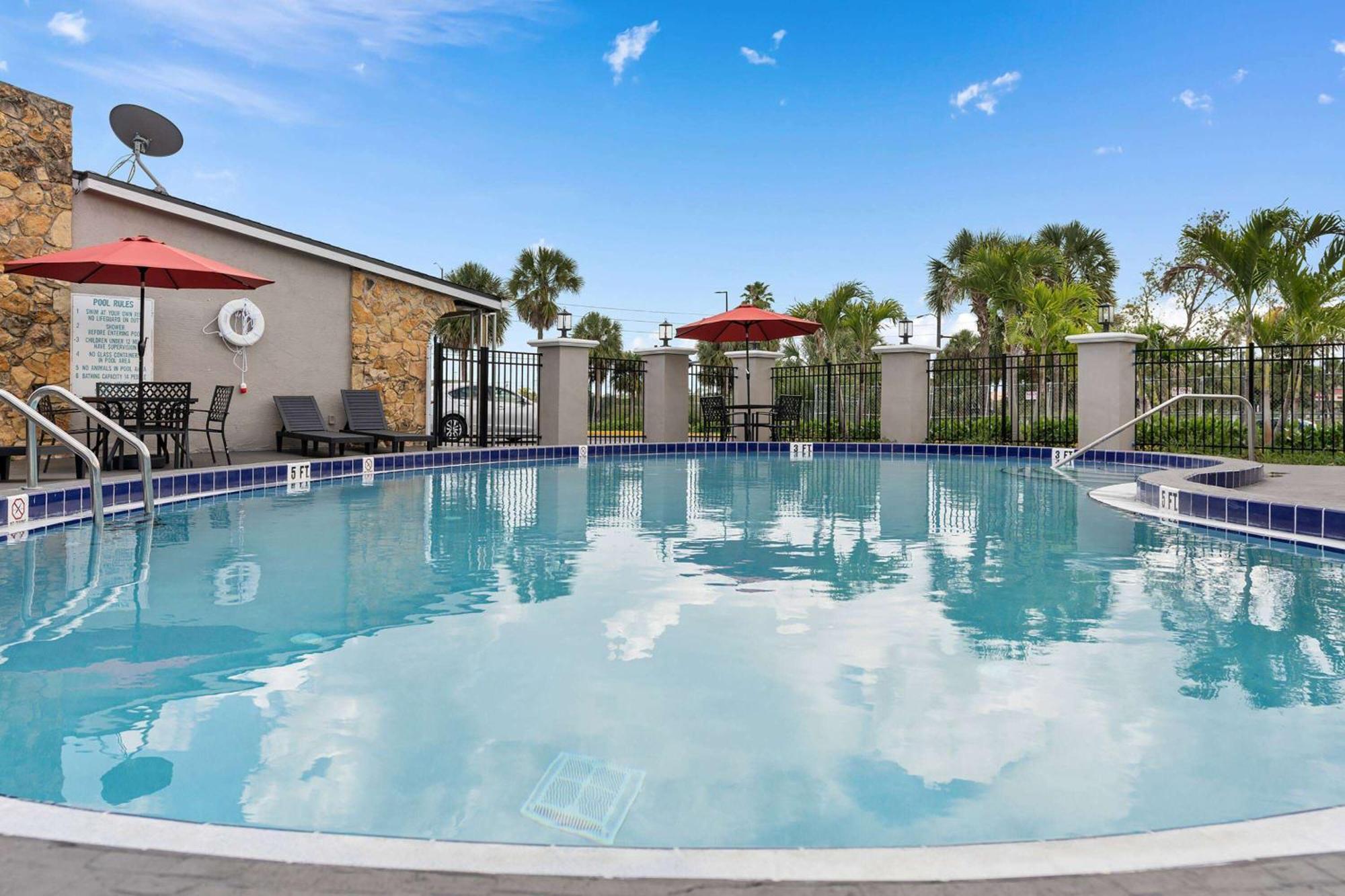 Super 8 By Wyndham Kissimmee-Orlando Hotel Four Corners Buitenkant foto